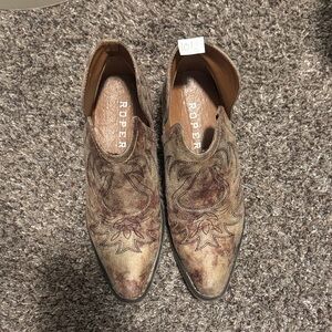 Roper Women's Brown Distressed Leather Western Slip-On Ankle Boots